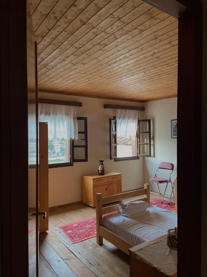 Teo'S Guest House Berat Esterno foto