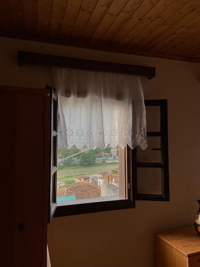 Teo'S Guest House Berat Esterno foto