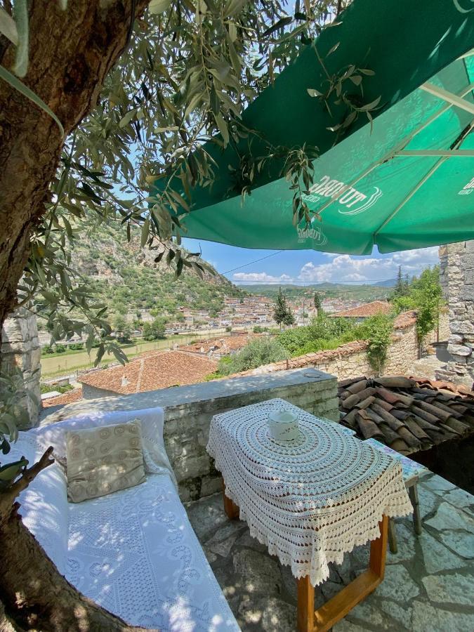 Teo'S Guest House Berat Esterno foto
