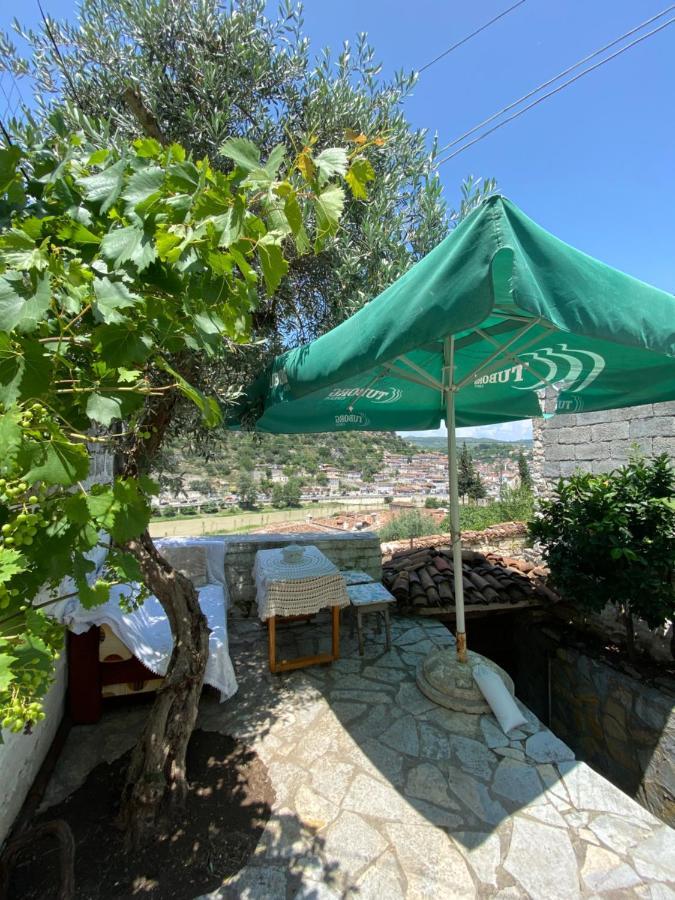 Teo'S Guest House Berat Esterno foto