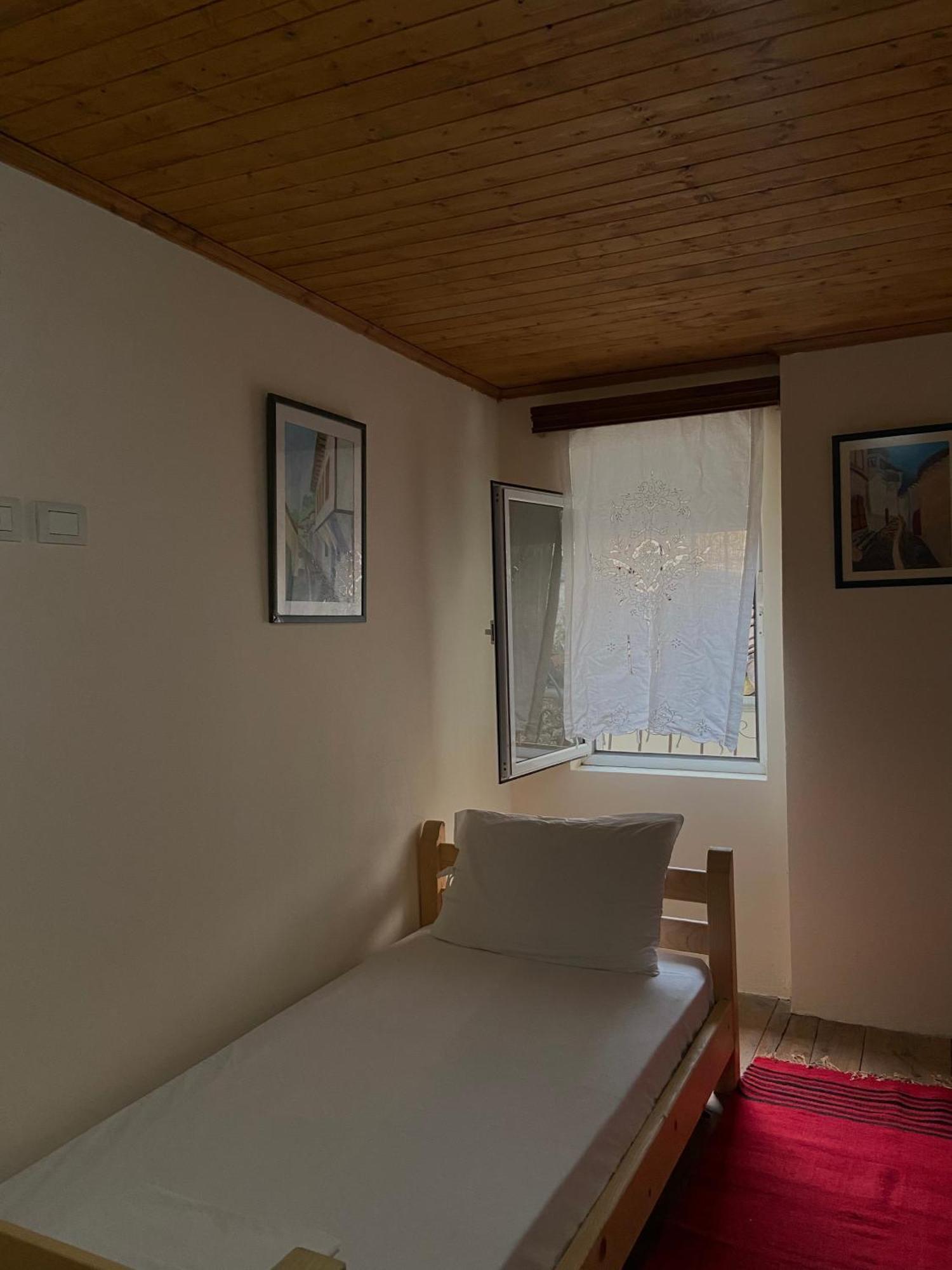 Teo'S Guest House Berat Esterno foto