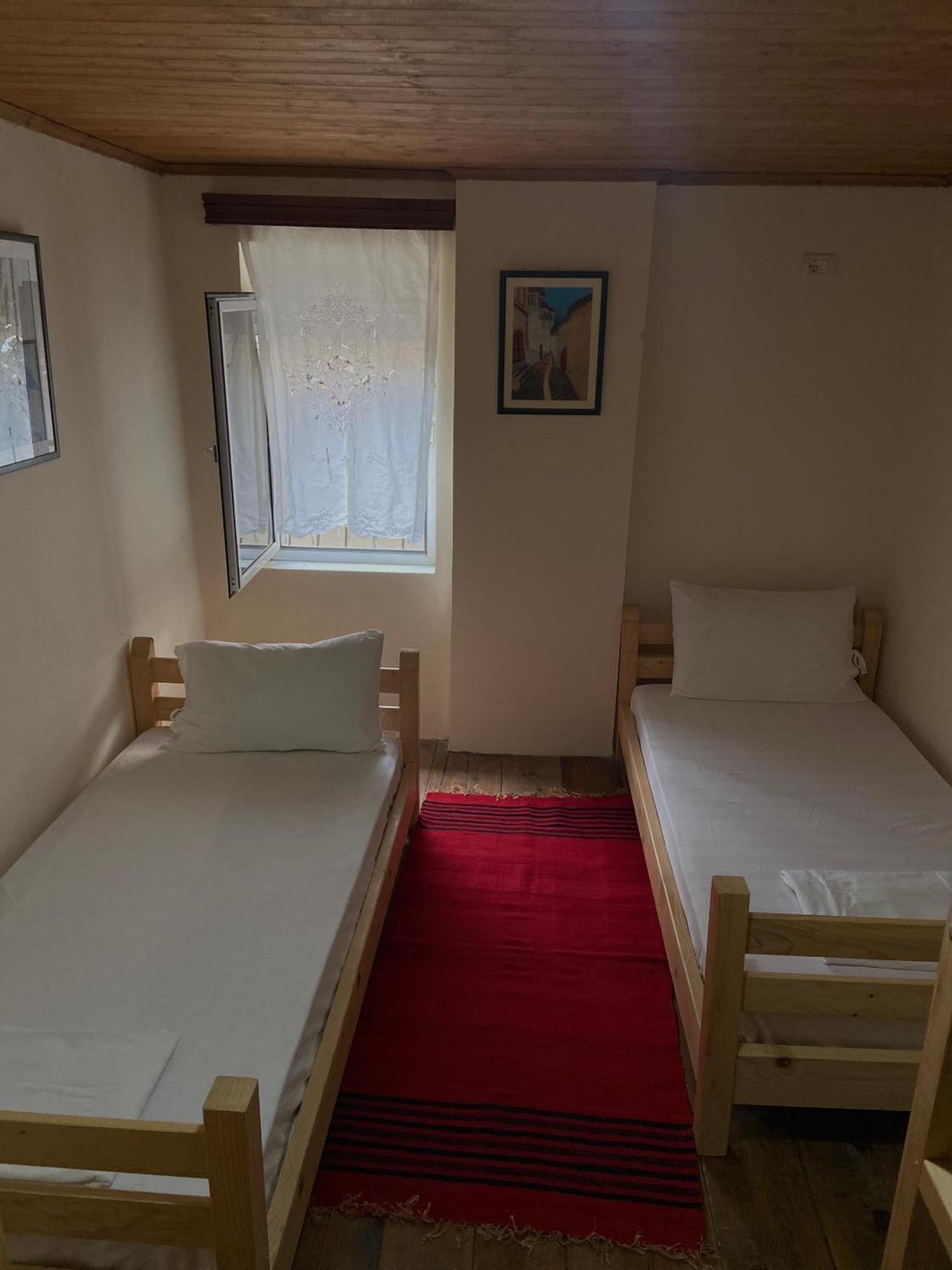 Teo'S Guest House Berat Esterno foto
