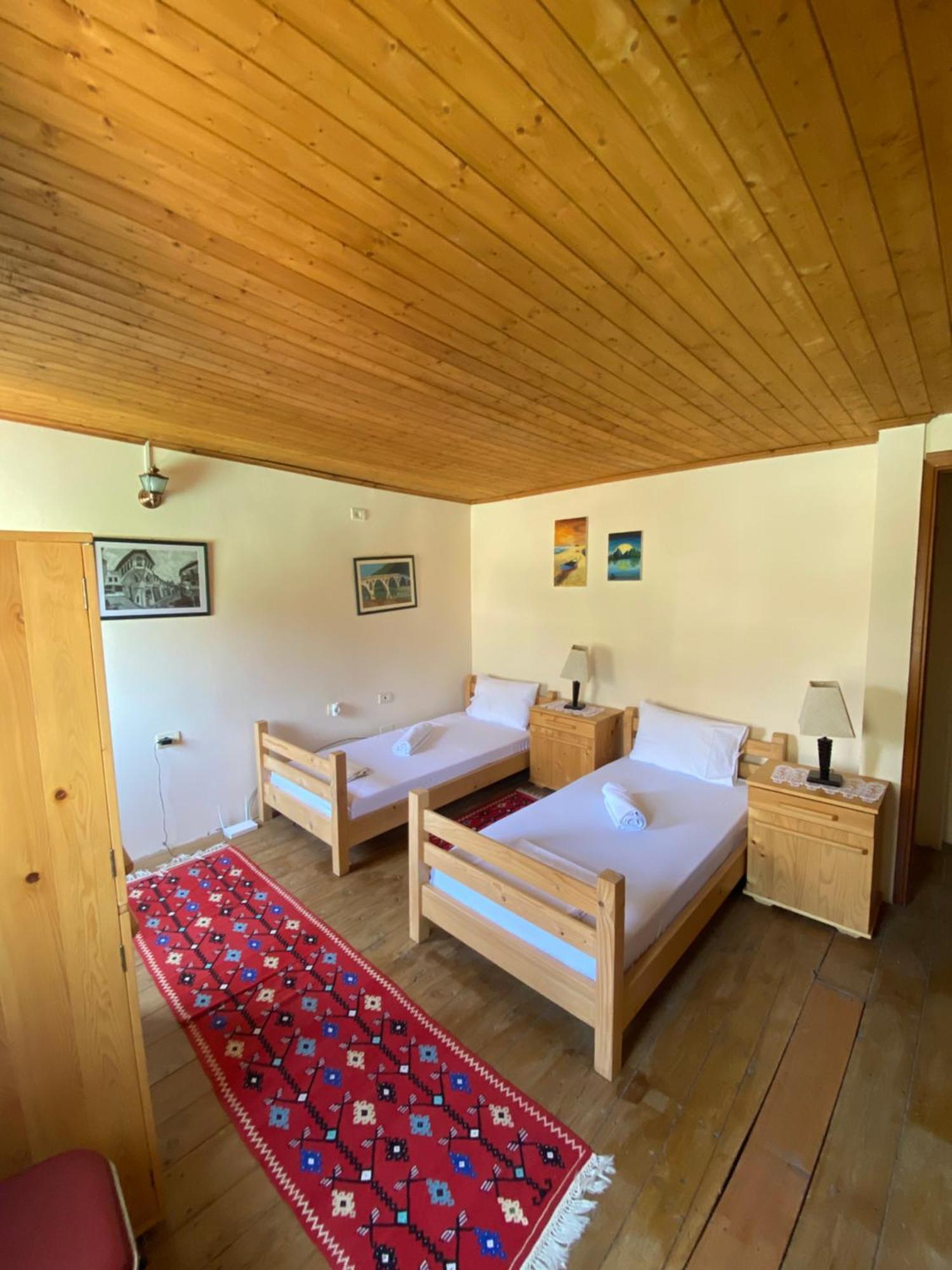 Teo'S Guest House Berat Esterno foto