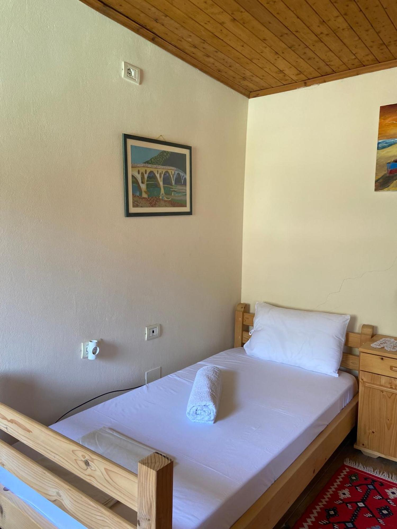 Teo'S Guest House Berat Esterno foto